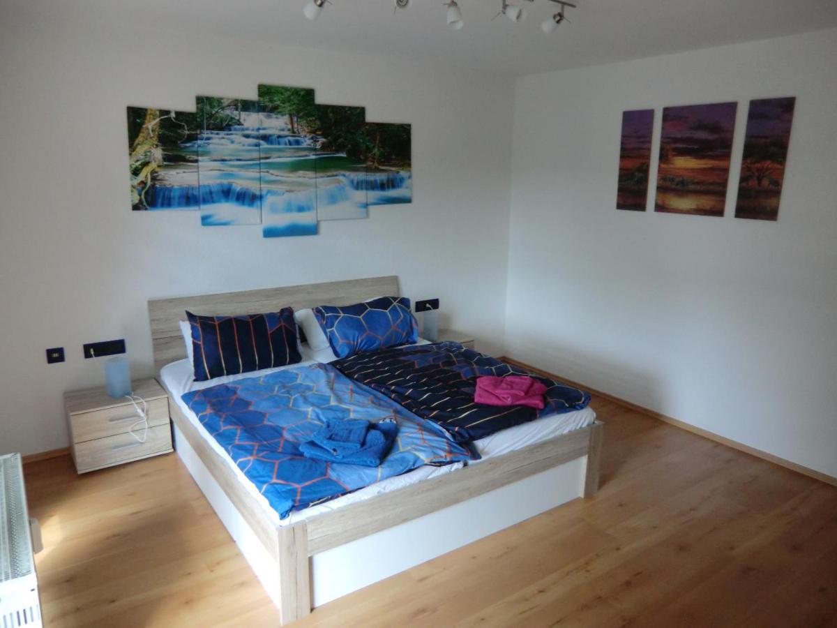 180qm Wohnung mit Balkon für bis zu 8 Personen, 5min von der A81 entfernt Abstatt Exterior foto