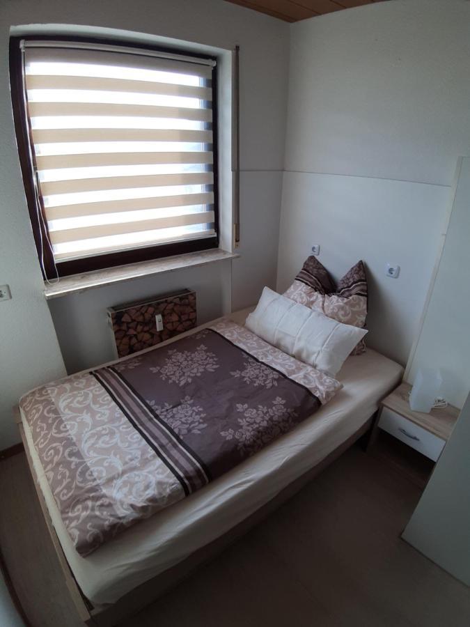 180qm Wohnung mit Balkon für bis zu 8 Personen, 5min von der A81 entfernt Abstatt Exterior foto