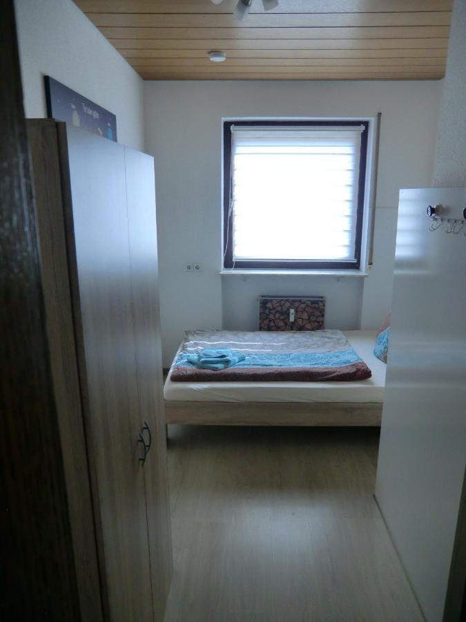 180qm Wohnung mit Balkon für bis zu 8 Personen, 5min von der A81 entfernt Abstatt Exterior foto