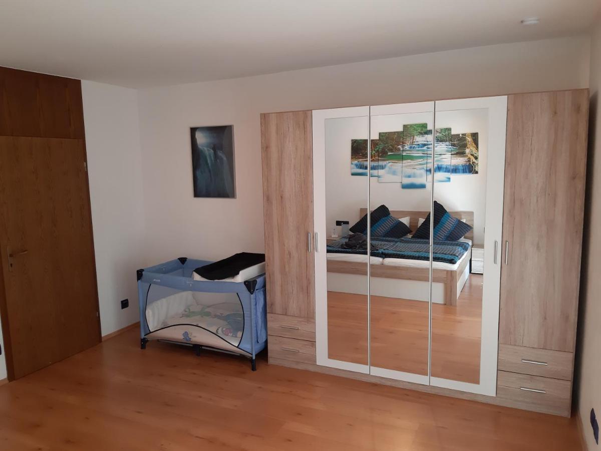 180qm Wohnung mit Balkon für bis zu 8 Personen, 5min von der A81 entfernt Abstatt Exterior foto
